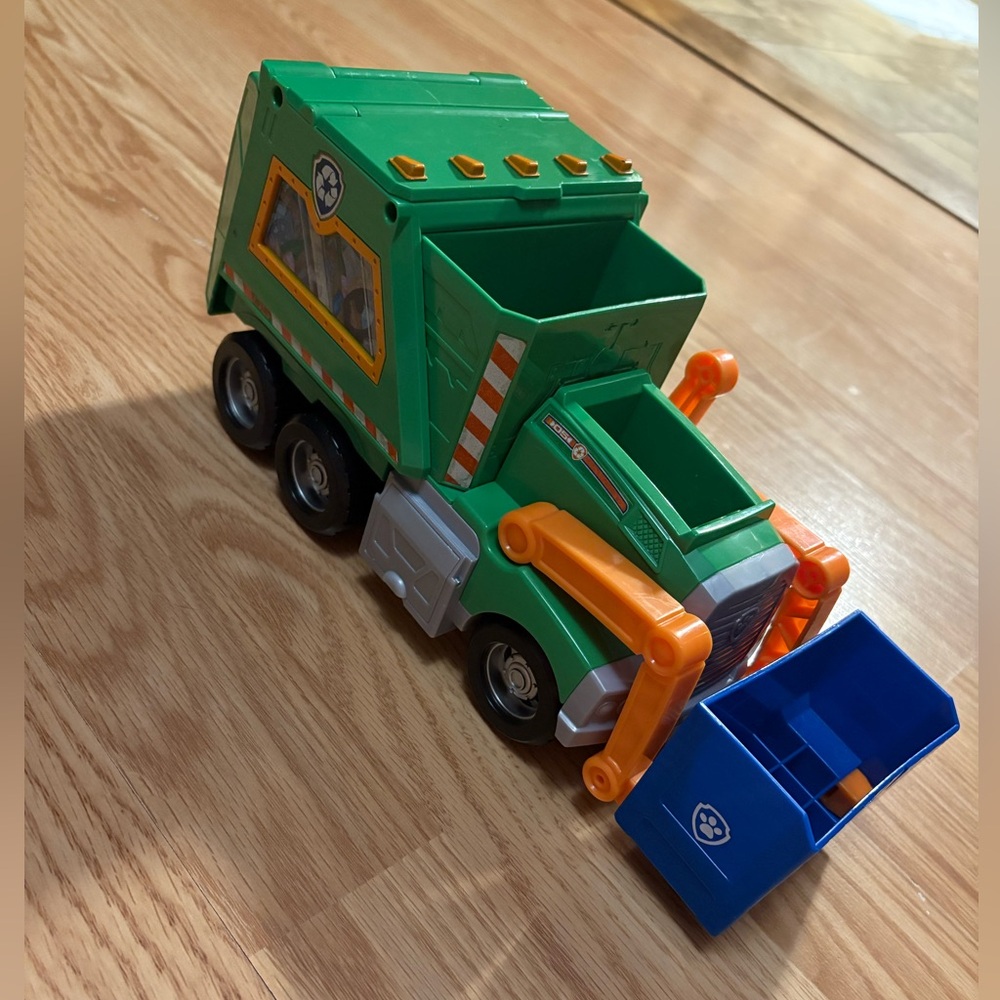 Paw patrol deluxe garbage truck